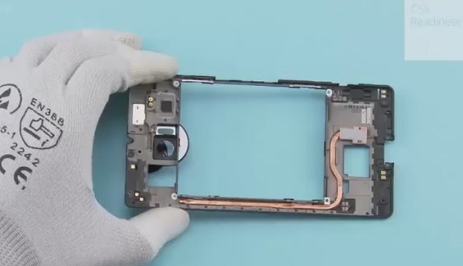 Microsoft Lumia 950 XL shows liquid cooling system and Windows Hello sensor